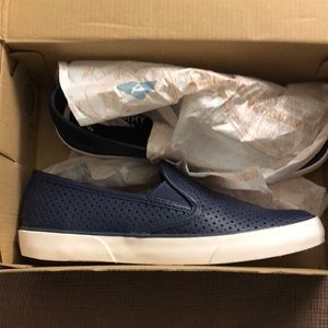 NWT Sperry slip ons. Navy size 8